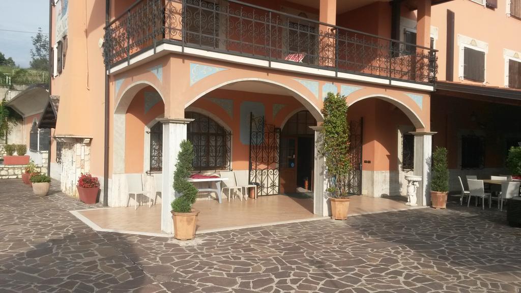 Ristorante Albergo San Michele 오메 외부 사진