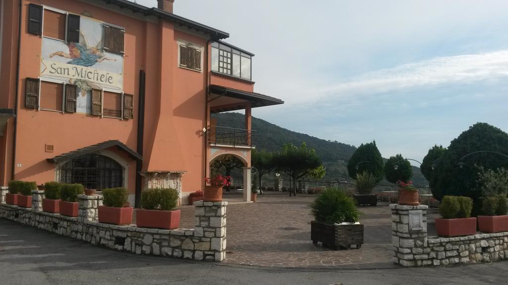 Ristorante Albergo San Michele 오메 외부 사진