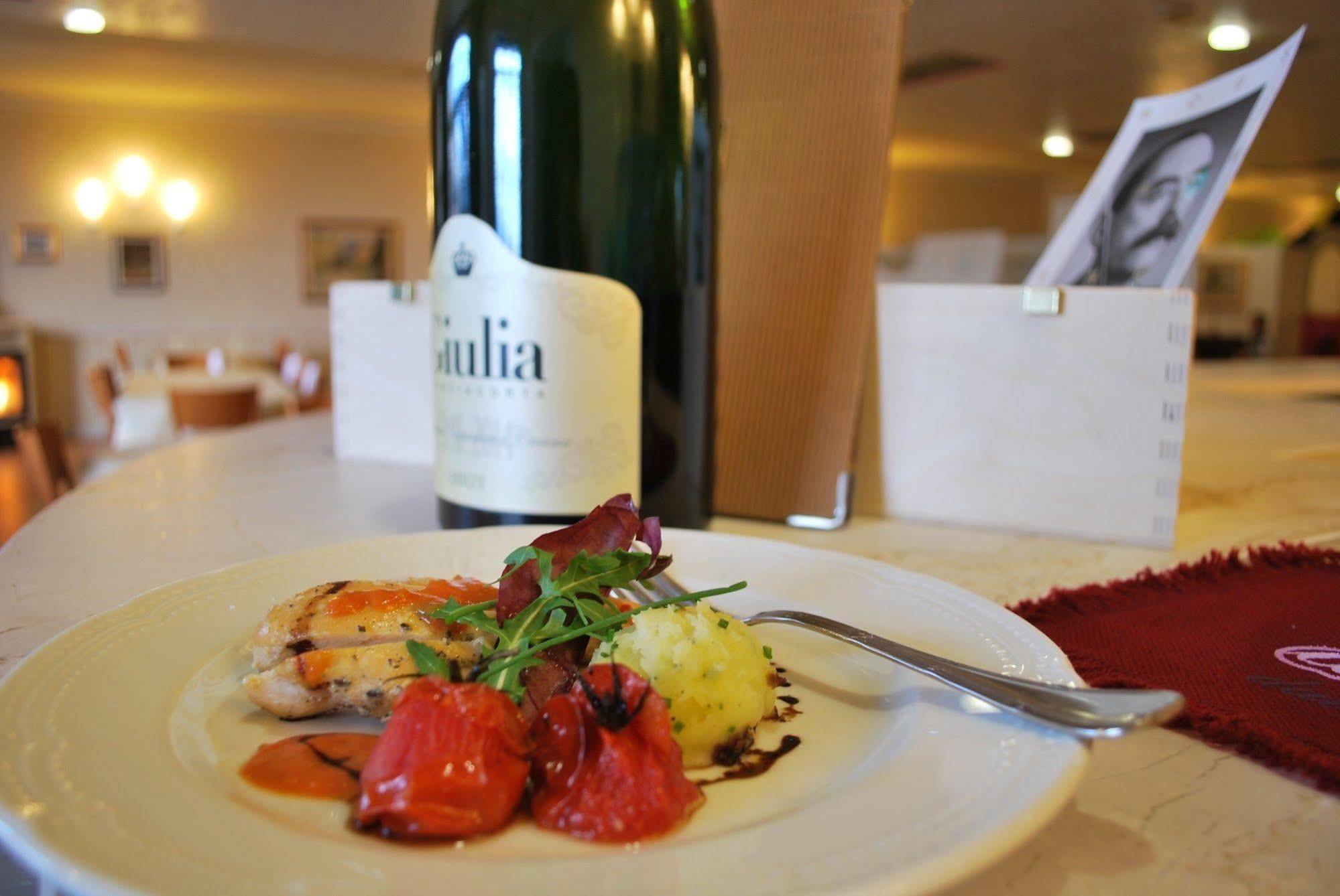 Ristorante Albergo San Michele 오메 외부 사진